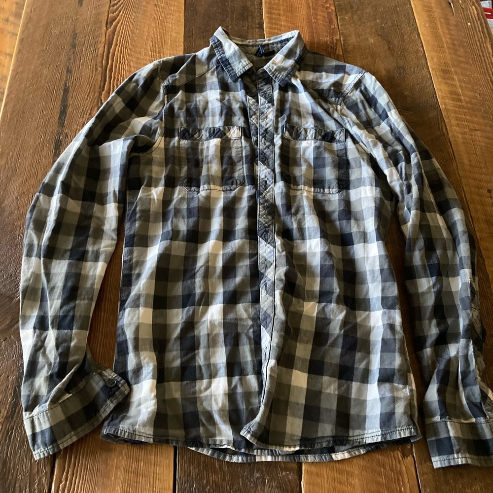 Two Divided H&M Long Sleeve Lightweight Plaid Men’s Button Downs XS